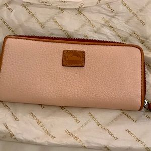 Dooney & Bourke Patterson Zip Wallet Gently Used